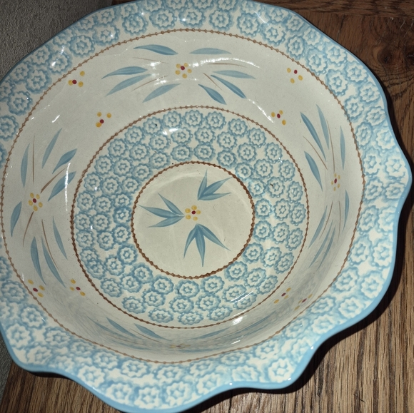 Tara Temptations Old World Light Blue Ruffled Edge 3 Qt Serving Bowl - Picture 4 of 5